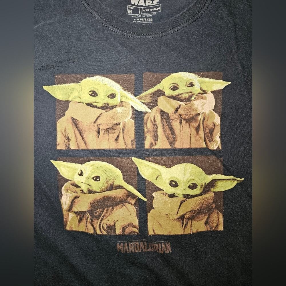 Medium Mens Star Wars Black Tee with Baby Yoda Design - Used